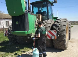 zapravka-kondiczionera-john-deree-scaled-e1701767278463